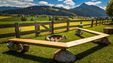 Grillplatz mit Sitzbank